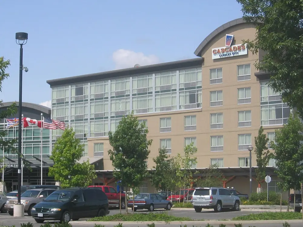 Bâtiment de l'hôtel et casino Cascades à Langley City